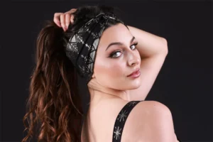 Woman wearing black alkimiya beauty band obsidian